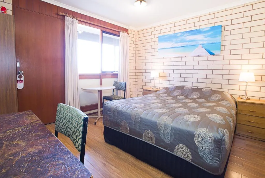 Budget Queen Room